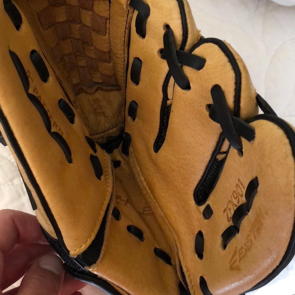Easton 9” baseball glove